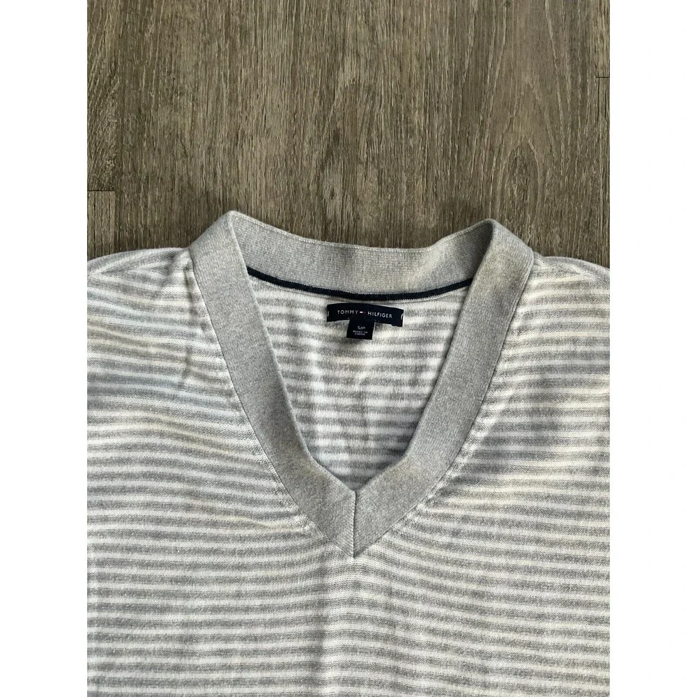 Tommy‎ Hilfiger Women's Sweater Small Vneck Grey White Striped